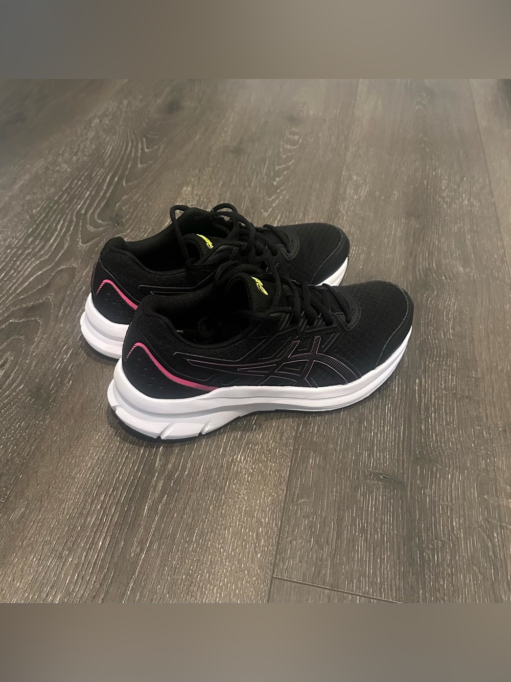 Asics jolt 3 Black Athletic Shoes with Pink Trim and White Midsole size 7